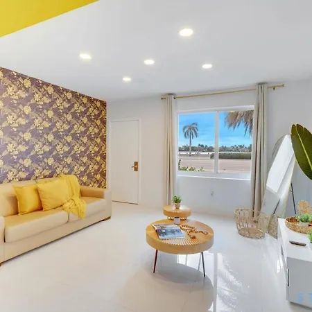 Ferienwohnung Hollywood Broadwalk Haven - Free Parking